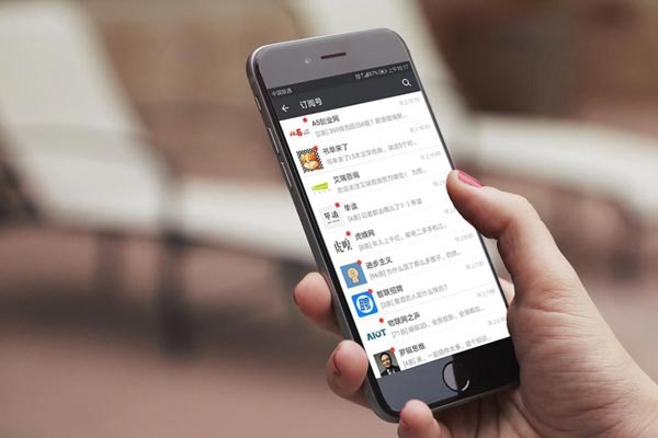 我在微信上约女孩出来吃饭，她发了捂脸的表情，是什么意思?